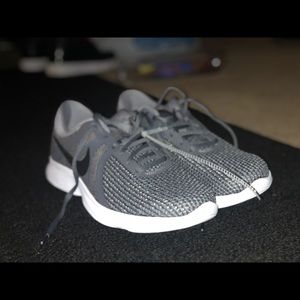 ‼️ SOLD ‼️ Men’s Nike revolution 4